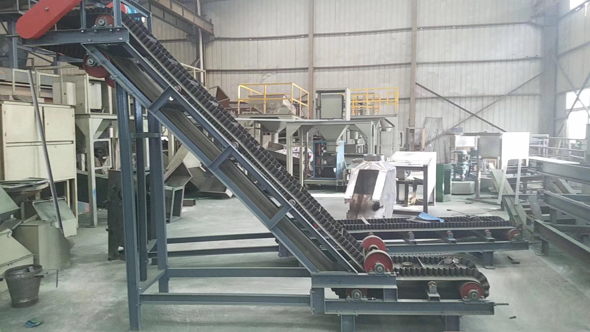 大傾角波狀擋邊帶式輸送機(jī)的結(jié)構(gòu)、安裝和調(diào)整(大傾角波狀擋邊輸送機(jī) 標(biāo)準(zhǔn))